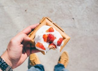 Gofry, lody, rybka z frytkami, czyli dieta Polaka na urlopie