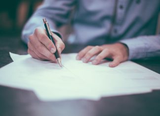 Czy można podpisać się parafą?
