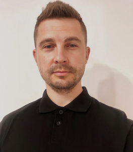 Piotr Naporą, fizjoterapeuta, właściciel gabinetu RehaPoint w Konstancinie-Jeziornie.